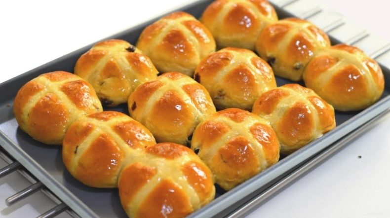 Soft Hot Cross Buns 790x442 1