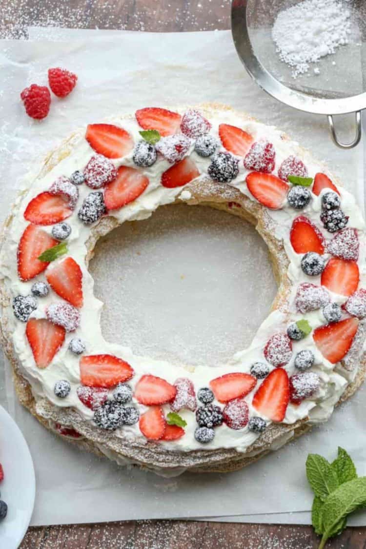 Puff Pastry Berries Cream Wreath 1 750x1125 1